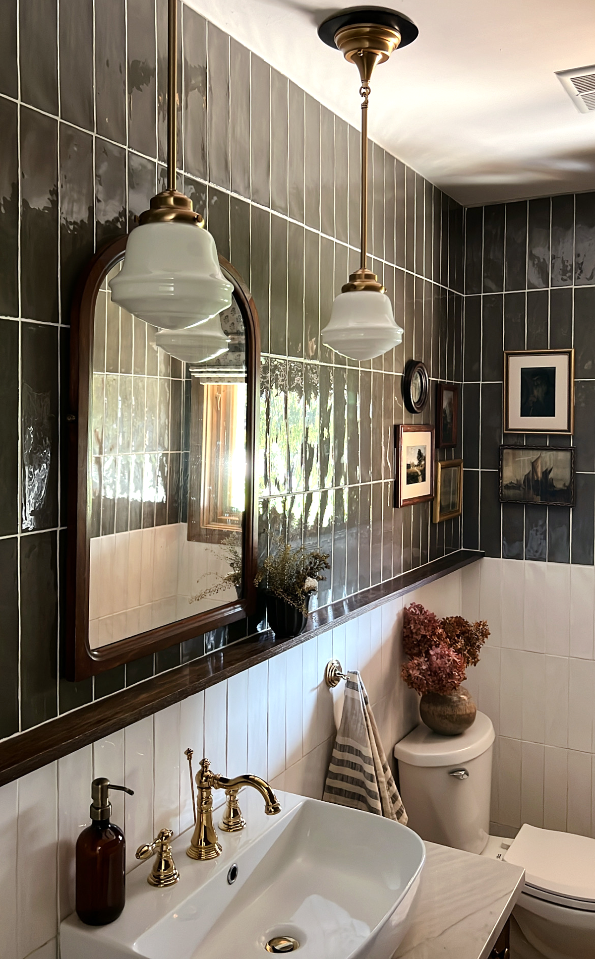 Charming Vintage Bathroom Lighting