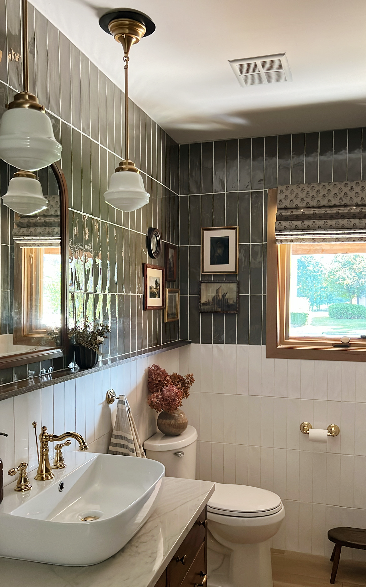 Vintage Cozy Bathroom